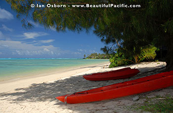 picture of kayaks on Muri Beach in the Cook Islands