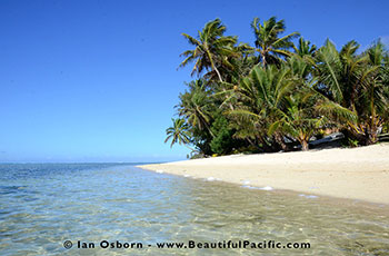 the quiet southern section of Muri Beach